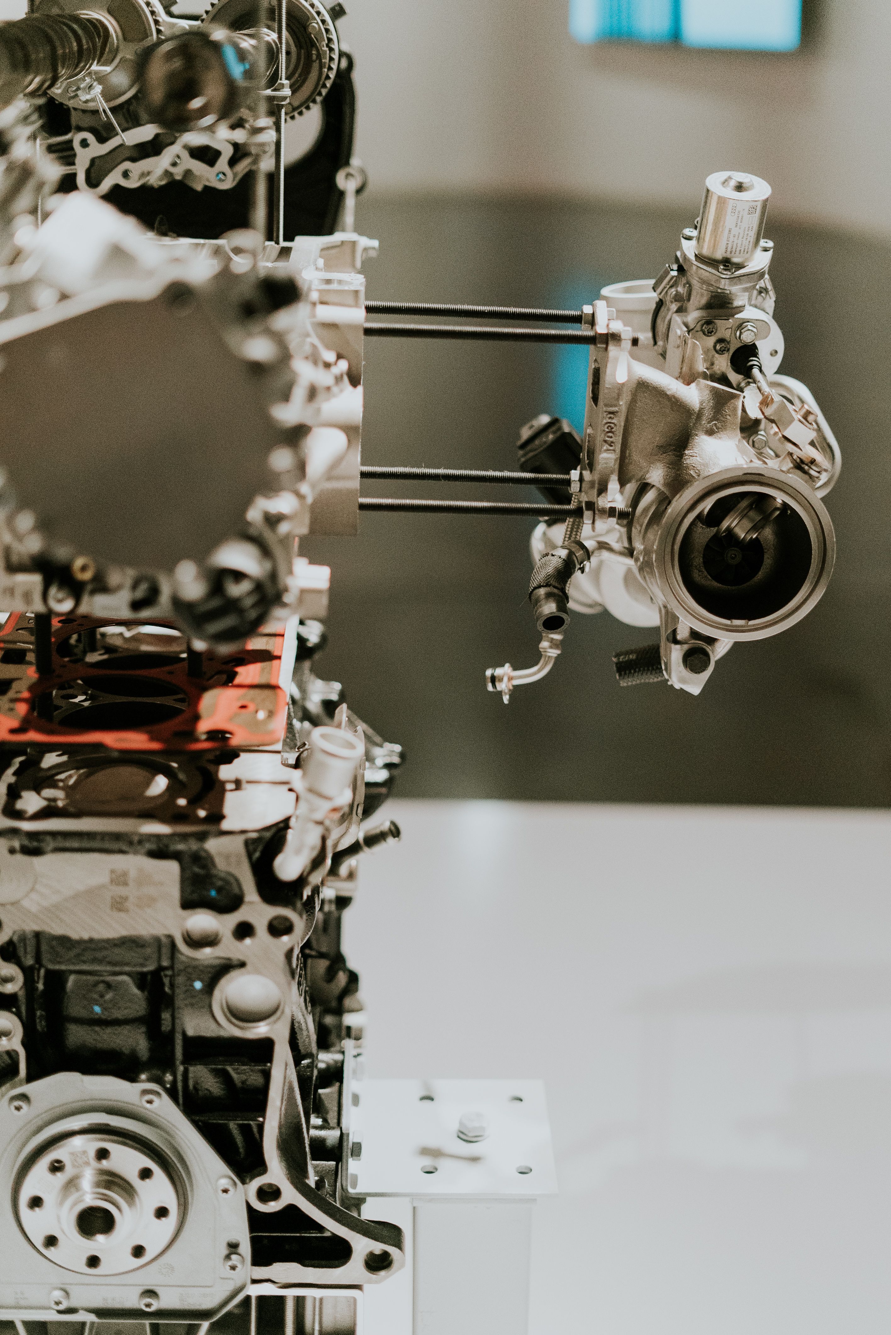Zerlegter Motor in der Produktentwicklung